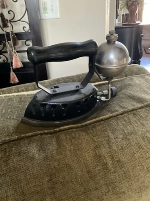 Antigua Akron Lamp Co. Diamante Gas Triste Plana Hierro Sin Probar Circa 1914-1936 EE. UU. Foto 1 de 4