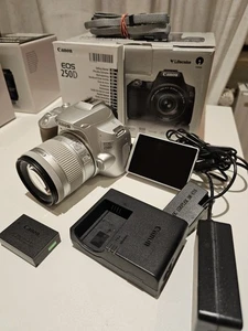 Canon EOS 250D 24.1MP DSLR-Kamera Silbern - Bild 1 von 7