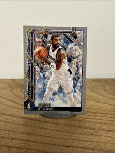 2025-26 Topps Holiday #H135 Kyrie Irving Holiday Glitter - Mavs - Foto 1 di 2