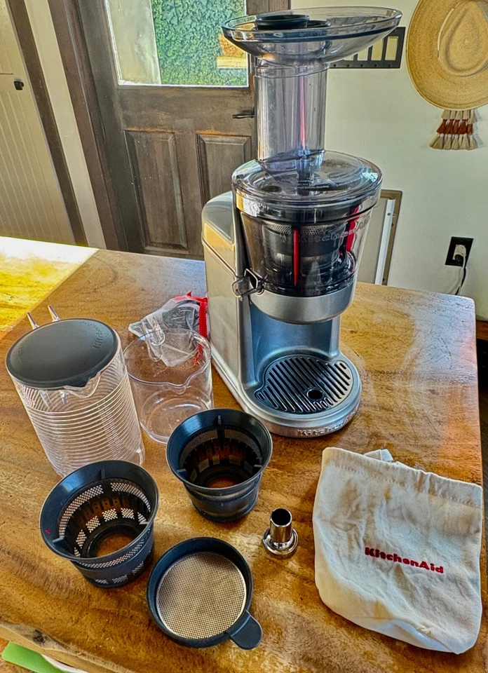 KitchenAid Maximum Extraction Slow Juicer SILVER Model KVJ0111CU - Image 1 of 4