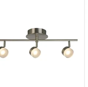 Hampton Bay 1,9 Fuß 3 Licht weiß integriert LED Plug-in Spurbeleuchtung Kit Fixt - Bild 1 von 6