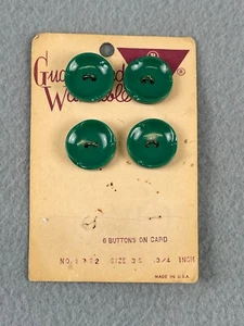 4 La Mode Green Two Hole Buttons 3/4 Inch On Original Card Vintage - Picture 1 of 3