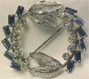 Sterling Silver Wreath Pin Blue Rhinestones Vintage 1950s Nice Condition - Picture 1 of 3