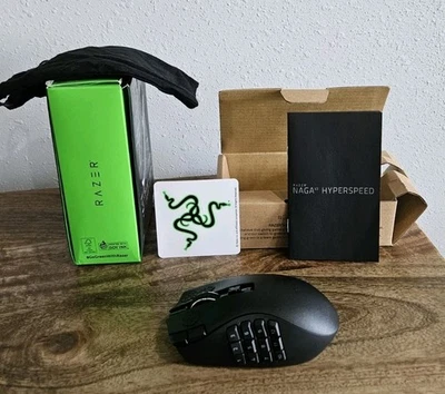 Razer Naga V2 Hyperspeed Wireless MMO Game Mouse 12 Button Thumb Grid Black New - Image 1 of 4