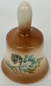 Mini campana de porcelana decorativa marrón y blanco trigo de 2,75" - Imagen 1 de 4