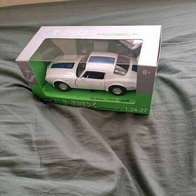 WELLY 1972 POTIAC FIREBIRD TRANS AM WHITE 1/24 SCALE DIECAST MODEL CAR - Image 1 of 3