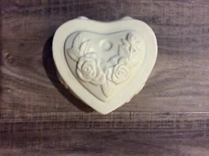 Keramik Berkely Herz Schmuckschatulle mit Blumenmuster - NEU - Bild 1 von 3