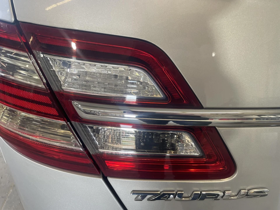 14 15 16 17 18 19 Conjunto de luces traseras FORD TAURUS tapa izquierda montada sin policía Foto 1 de 1