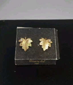 Neu NOS Sarah Coventry Ohrringe Gold flüsterndes Blatt Kunstperlen Ahornblätter - Bild 1 von 1
