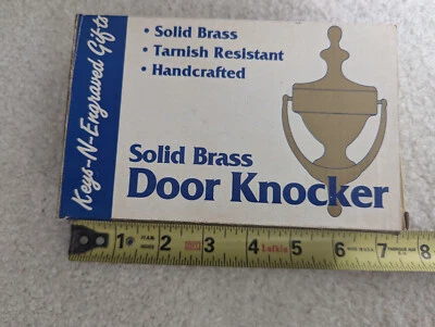 Llamador de puerta de latón macizo nuevo en caja maloney grabado maloney's decoración pulida de colección Foto 1 de 4