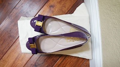 850 Ferragamo Varina Виноградные Плоские Патентные Золотистые Новые в коробке 9,5 М ВЕЛИКОЛЕПНЫЕ! - Изображение 1 из 4