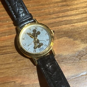 Reloj Lorus Mickey Mouse Vintage Tono Dorado Brazos Móviles V811-1410 Funciona Nuevo Batt - Imagen 1 de 7