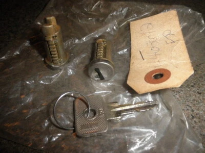 Nuevo de Lote Antiguo OEM Abarth/Fiat #4465642 Pr. ¿Dos Vasos/Uno Llave Ritmo, Strada, etc. Cerraduras de Puerta? Foto 1 de 4