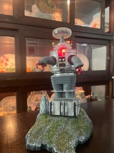 Lost In Space B-9 Roboter mit Rotlicht! Aurora/Polar Lights Pro-Built/Painted - Bild 1 von 23