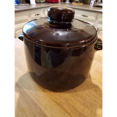  Olla de frijoles vintage West Bend hecha en EE. UU. cerámica 7" marrón con tapa de gres Foto 1 de 4