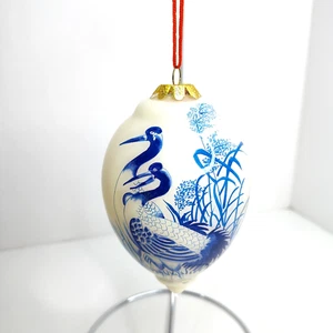 Blaue Kraniche umgekehrt bemalt Glas Weihnachtsschmuck 4" T in roter Box - Bild 1 von 6