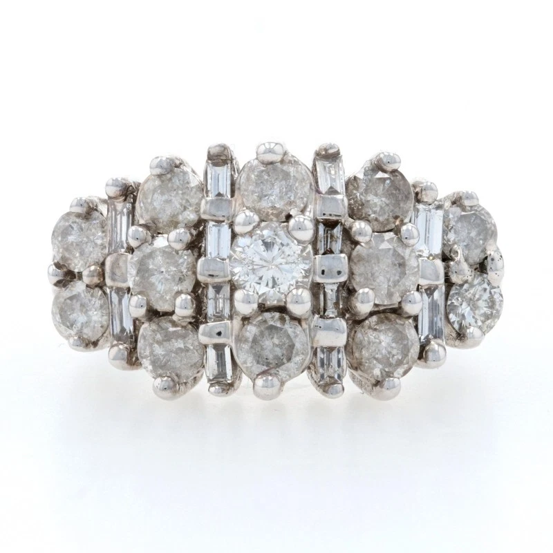 Oro Bianco Diamante Grappolo Cocktail Anello - 10k Rotondo & Baguette 3.00ctw - Immagine 1 di 4