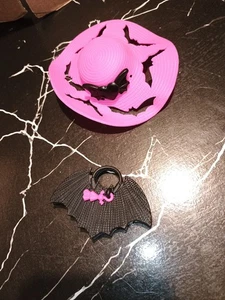 Monster High Scare-Adise Island Draculaura Hat & Purse (Only). - Picture 1 of 2