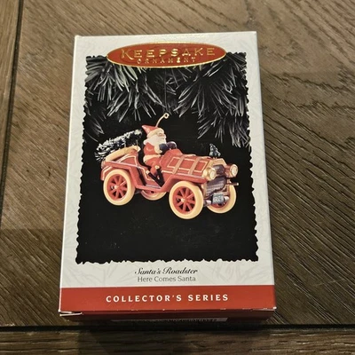 Ornamento Hallmark 1995 de colección ~ Santas Roadster ~ Here Comes Santa 17th en serie Foto 1 de 4