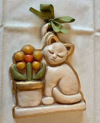 THUN NATALE FORMELLA DA PARETE GATTO CON VASO DI FIORI fuori produzione NO BOX - Immagine 1 di 2