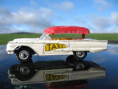 Ford Thunderbird Squarebird Bermuda Taxi 1958 Modellauto Corgi Toys England 1:43 - Bild 1 von 3