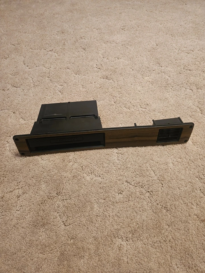 Portavasos Dodge Dakota 87-96 bisel de borde de tablero OEM grano de madera original Foto 1 de 4