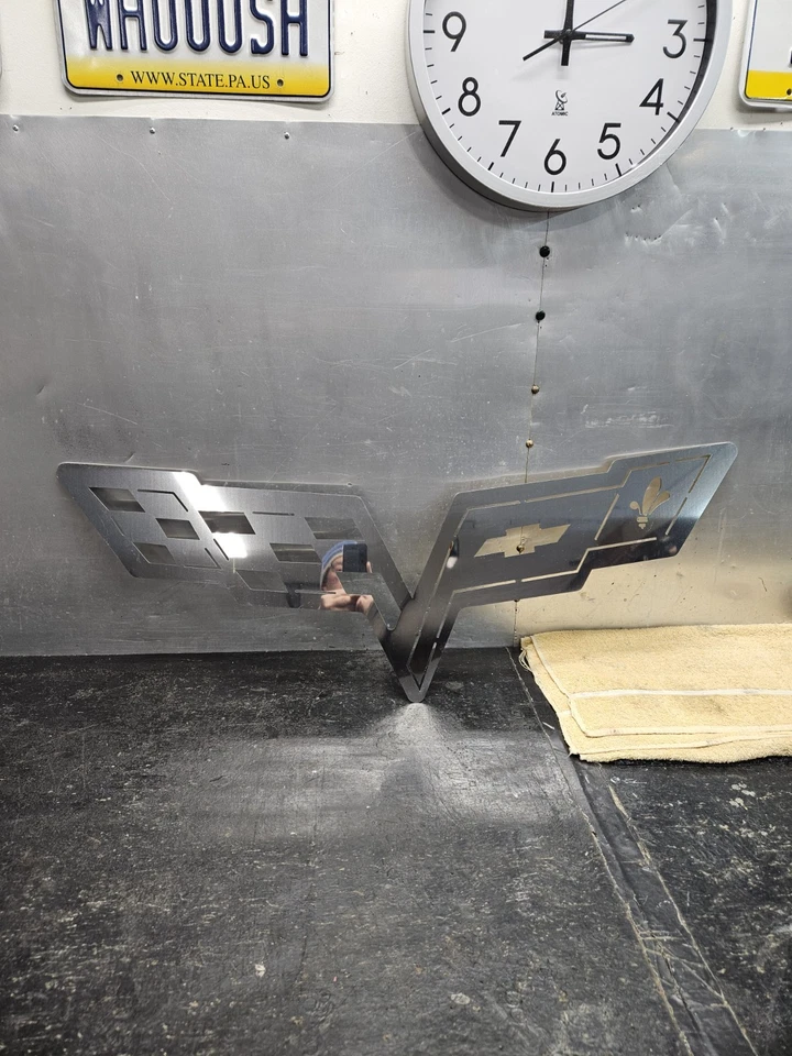 Letrero de garaje con emblema CORVETTE C6 cromado plateado Foto 1 de 1