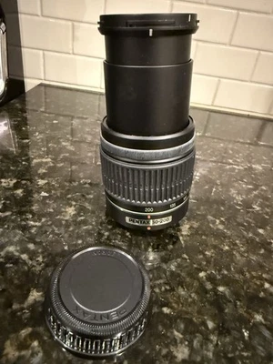 PENTAX SMC PENTAX-DA  50-200MM F/4-5.6 ED Telephoto Zoom Lens - Image 1 of 4