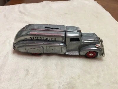 Banco cisterna Dodge Airflow ERTL 1939 Standard Oil Foto 1 de 4