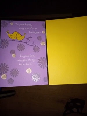 Tarjeta de aniversario Hallmark con pájaros deseando alegría y amor. tarjeta morada. NUEVO. Foto 1 de 2