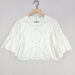 Top Abercrombie & Fitch para mujer pequeño blanco mezcla de lino detalle de ojales recortados - Imagen 1 de 14