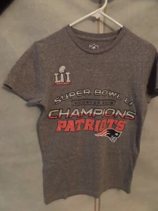 New England Patriots Super Bowl LI Champs Athletic Cut T-Shirt Herren/Damen Small - Bild 1 von 4