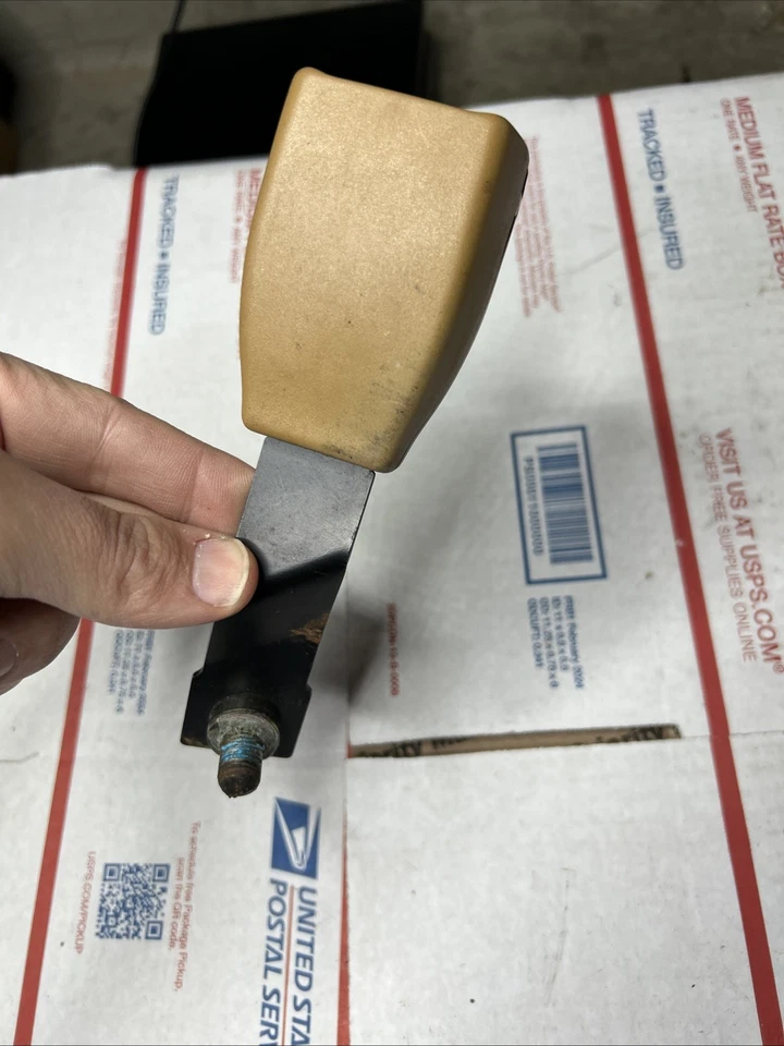 93.5 94 95 JAGUAR XJS CUPÉ 94 95 HEBILLA CINTURÓN SEGURIDAD TRASERO IZQUIERDO BEC23659AFW CEBADA Foto 1 de 4