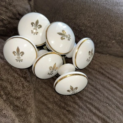 Set 6 Vtg Ceramic Porcelain White Gold Fleur De Lis Cabinet Drawer Pulls Knobs - Image 1 of 4