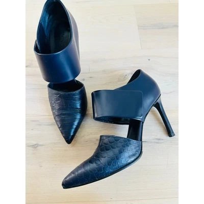 Vince Womens Heels Size 7.5 Navy Corrine Leather Pointed toe Croc Embossed  - Image 1 of 4