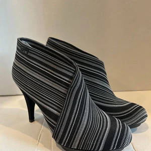 United Nude Fold Mid Stripe Heeled Ankle Bootie - Bild 1 von 6