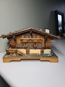 Vintage "BRIENZER HOLZ-SCHNITZEREI" SCHWEIZER HERGESTELLT MASSIVHOLZ SPIELUHR Schweiz - Bild 1 von 13