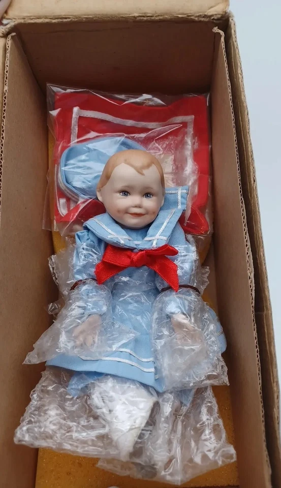 Vintage Ashton Drake Galleries Porcelain Doll Amanda #92038