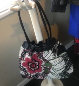 Große Schultertasche BRIGHTON Stickerei Blumen Canvas & Lederbesatz - Bild 1 von 11