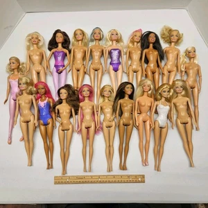 Barbie ENORME LOTTO di 19 - 2000s 2010s Teresa Nikki AA capelli rosa nuda vintage - Foto 1 di 11