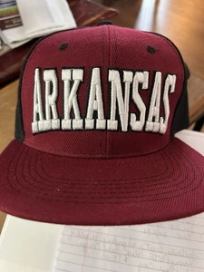 Cappellino Arkansas ricamato marrone e nero con snapback - Foto 1 di 5