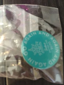 BUTLINS PREMIER CLUB BADGE 2020 BNIW PRESENT RARE PIN BADGE - Foto 1 di 4