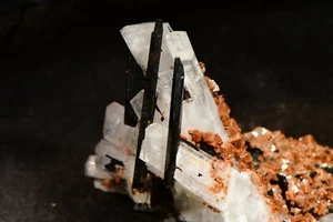 RHODOCHROSITE, FLUO NATROLITE, AEGERINE! 7X3X4CM MONT-SAINT-HILAIRE,CANADA #3 - Bild 1 von 6