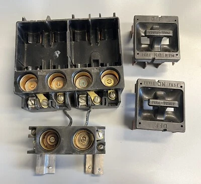 PANEL DE CAJA DE FUSIBLES VINTAGE CUADRADO D, DOS EXTRACTORES INCLUIDOS - GAMA Y PRINCIPAL, SIN LATA Foto 1 de 4