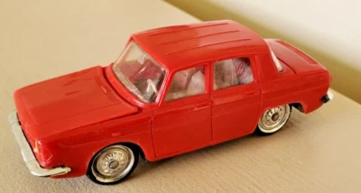 Muy Raro 1:43 NOREV No.9 Les Miniatures De Plastic Renault 10 Rojo Casi Como Nuevo Foto 1 de 4