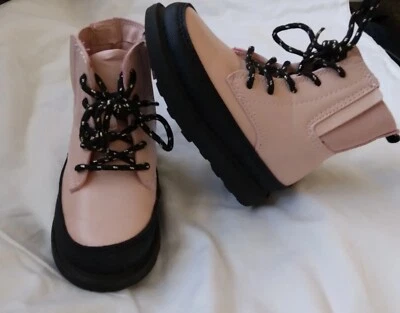 Carter's -Bota de Combate Cliona Niño, Rosa. Cremallera. Talla 7M.  excelente estado Foto 1 de 4