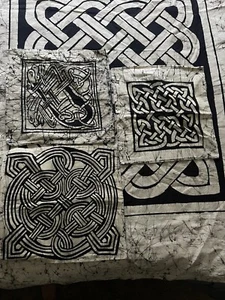 Skye Batik Wandbehang Wandteppich (45x65 Zoll) und drei Kissenbezüge (17 x 18 Zoll) - Bild 1 von 4