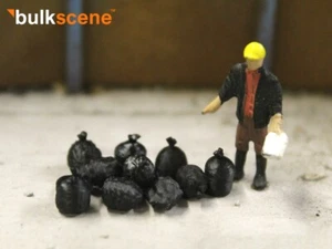 BULKSCENE - MODEL BLACK BIN SACKS RUBBISH SCRAP - PACK OF 10 - OO GAUGE - Picture 1 of 3