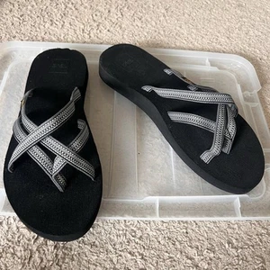 Teva Women's Olowahu Sandal Size 10 Black and Gray  - Picture 1 of 5