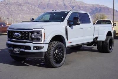 2025 Ford F-450 PLATINUM FX4 - Image 1 of 4